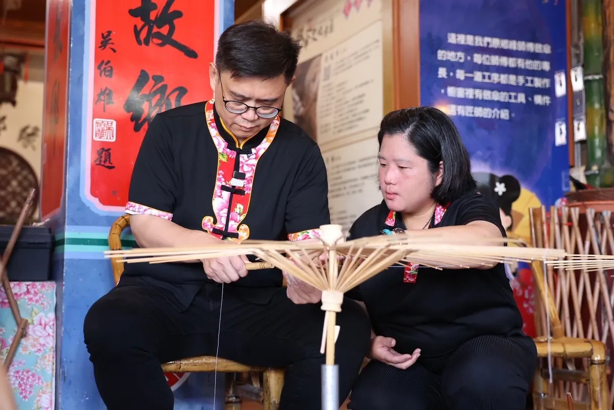 赖瑞隆到美浓进行请益之旅。翻摄画面