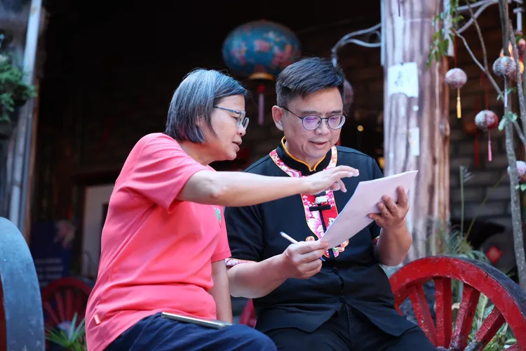 赖瑞隆到美浓进行请益之旅。翻摄画面