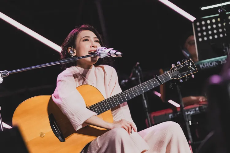 戴佩妮上周夺下金马奖，今天华山开唱。简单生活节提供