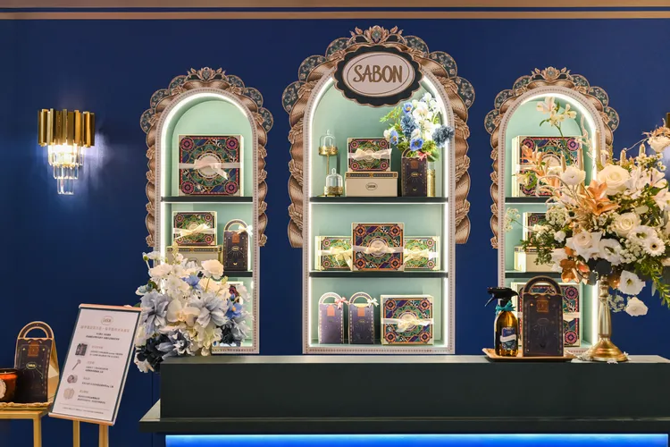 禮品包裝櫃。品牌提供