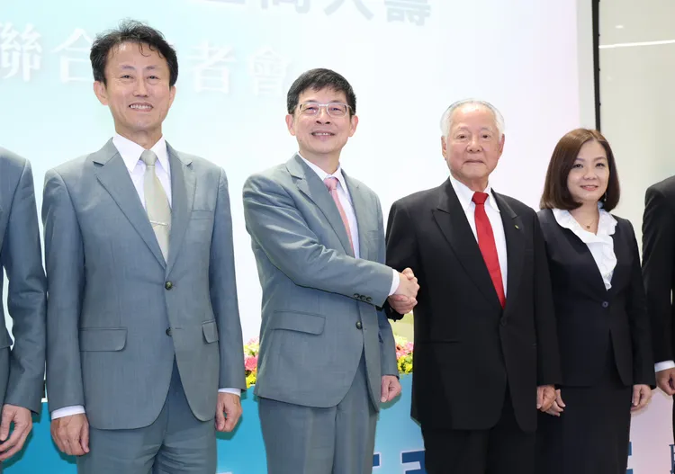 玉山金控及三商美邦人壽於11月5日晩間召開記者會，共同宣布兩家公司董事通過雙方合意併購。資料照片。莊宗達攝