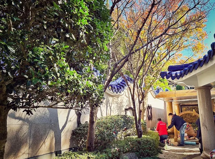 郭台銘首任妻子林淑如於2005年病逝，葬於家族墓地愛物園，他曾在亡妻冥誕時前往祭拜。翻攝郭台銘臉書