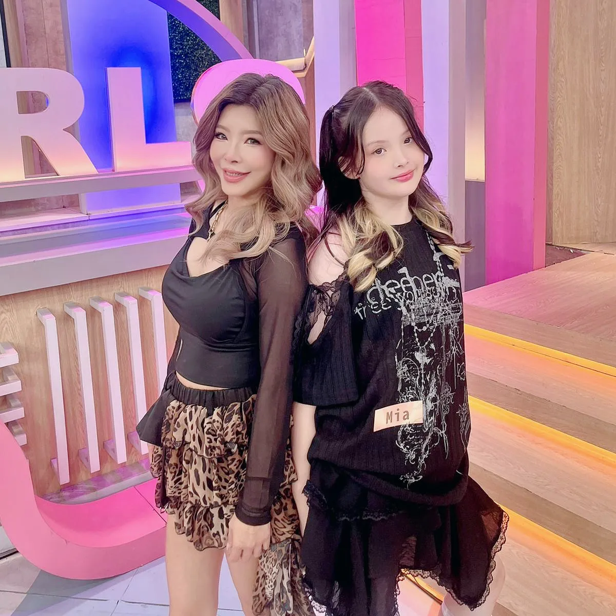 李爱绮（左）与台美混血的女儿李以荷。李爱绮提供