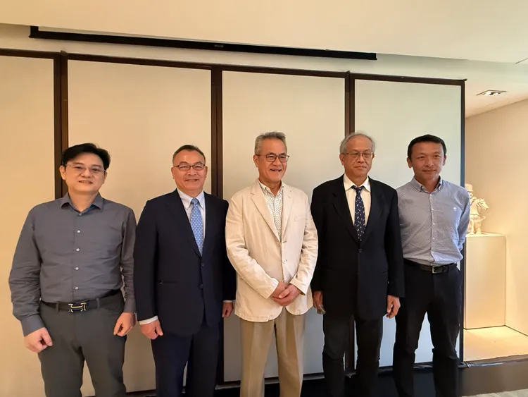 颖崴营运团队。吕承哲摄