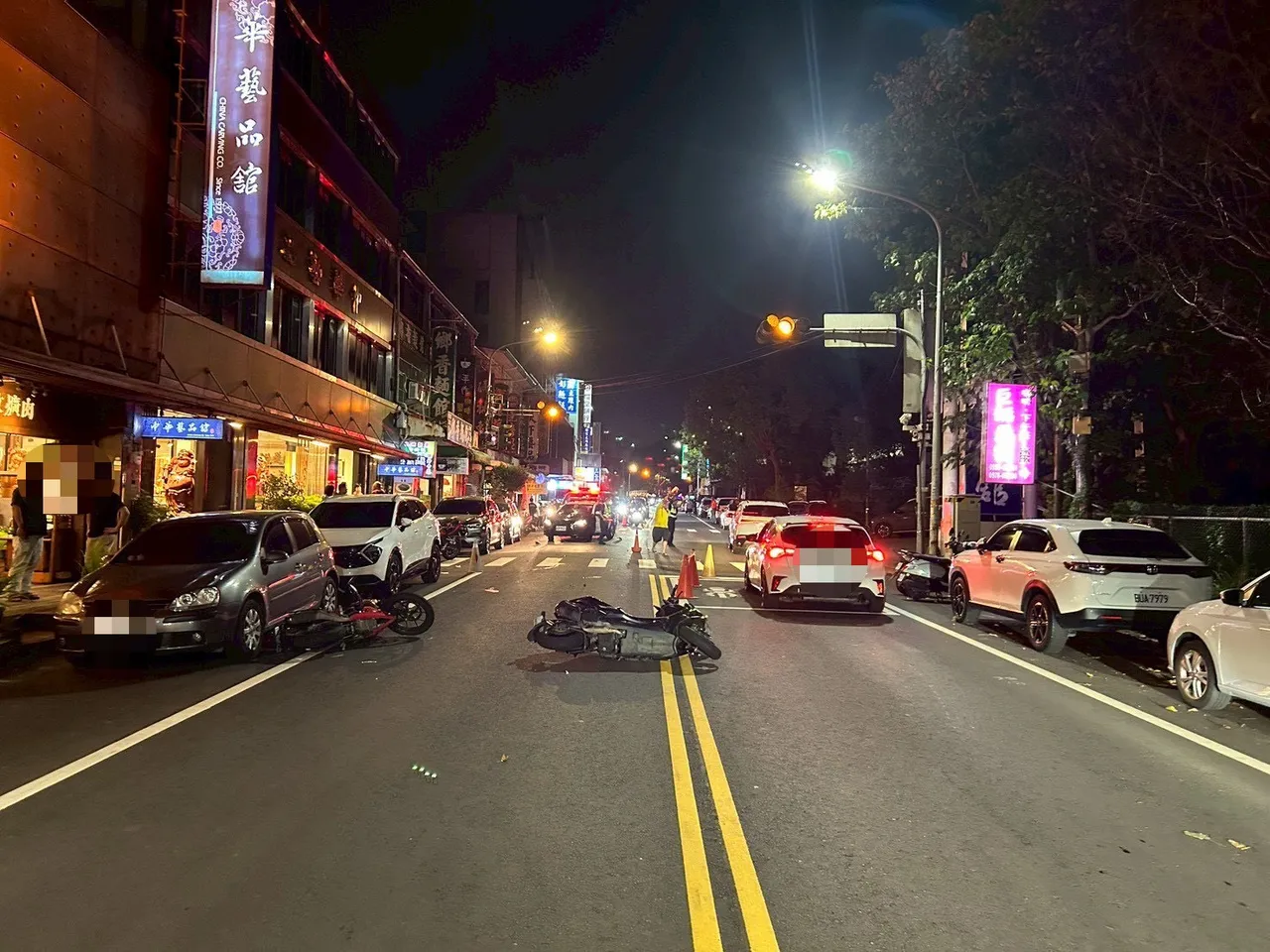 事故发生在苗栗县三义乡知名的「木雕街」上。民众提供
