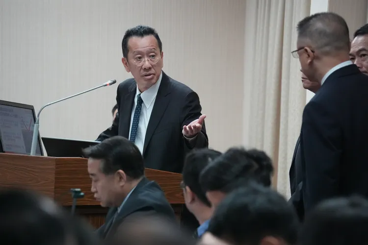 立法院外交及国防委员会，国防部长顾立雄。彭欣伟摄