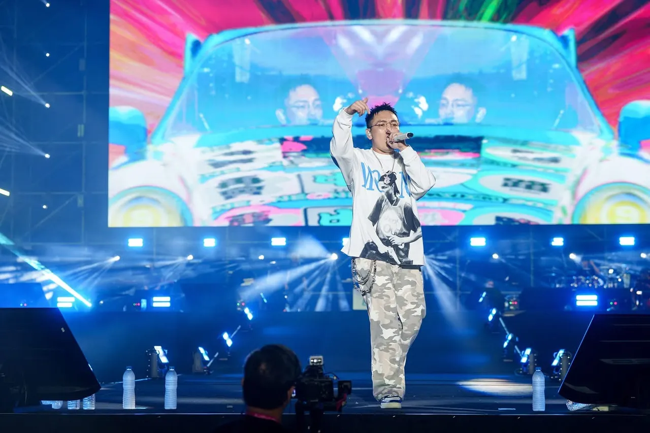 春风。KKLIVE、混血儿娱乐提供