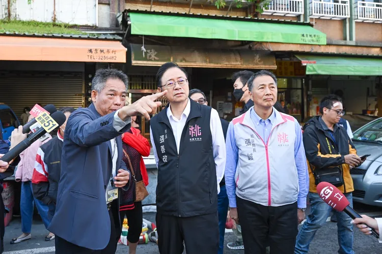 张善政市长现场会勘。桃园市府提供