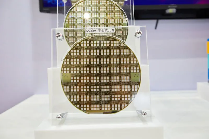 鴻海研究院展出次世代化合物半導體技術。取自鴻海科技日官網