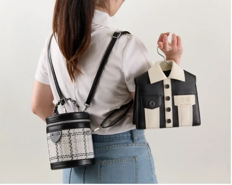 楽涧新推出主打款「衣桶去郊游」礼盒，以高质感布料搭配皮革手工，打造出三用的「小香风茶包」，不只是包，更是一份能长久陪伴的礼物。图/品牌提供