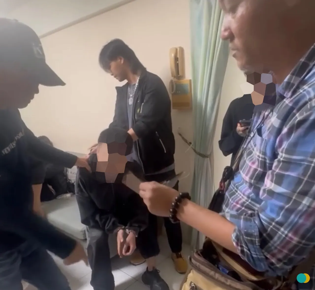 抢走赖女30万的李嫌逃亡5天后在高雄落网。警方提供