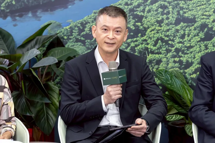 國泰世華銀行副總經理温珍瀚則親赴貝倫COP30藍區擔任與談人。國泰金控提供