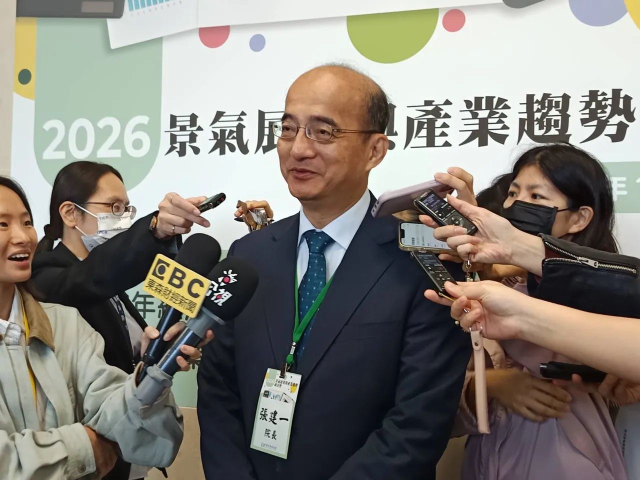 台湾经济研究院今（6日）举办「2026年景气展望与产业趋势研讨会」，院长张建一接受媒体访问。许丽珍摄
