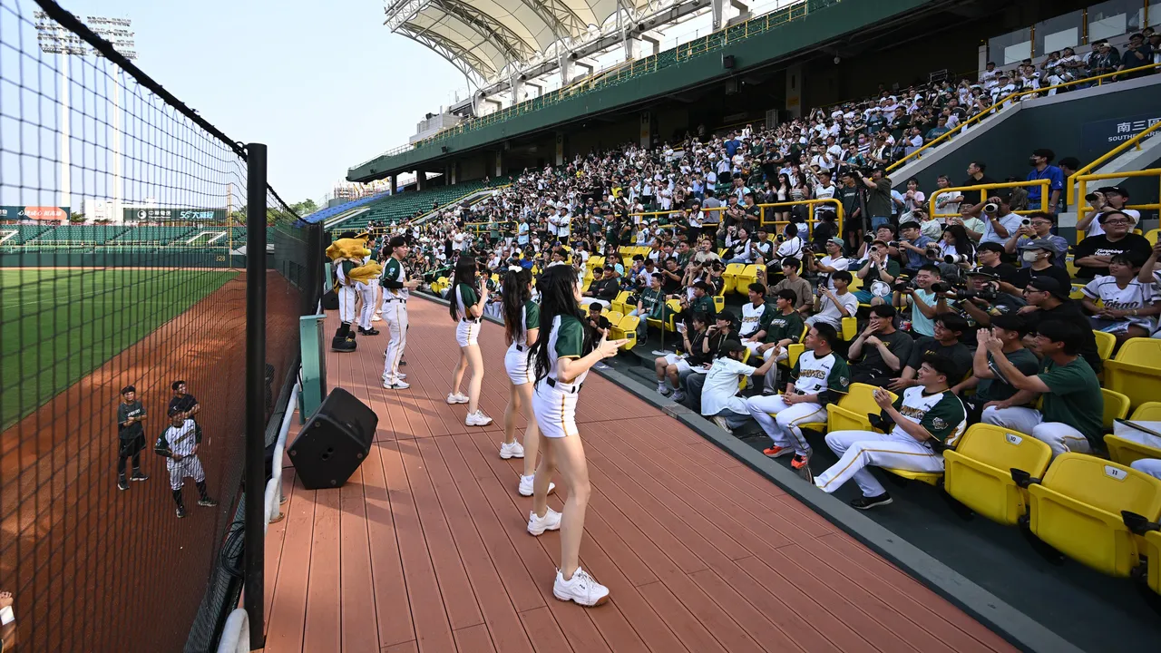 台钢雄鹰「有鹰来同乐TSG Party」球迷会。翻摄自台钢雄鹰脸书