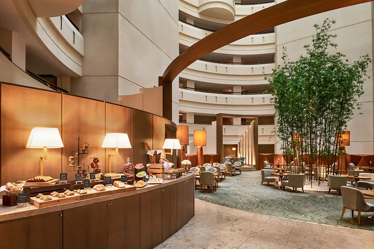 台南遠東香格里拉飯店優惠住宿券，首推《豪華閣尊榮客房平日住宿乙晚含豪華閣貴賓廊權益》原價4萬1580元、優惠價1萬元，平均每券5000元。業者提供