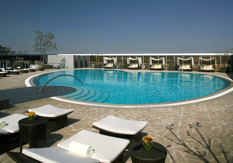 在台南遠東香格里拉住宿期間，住客皆能在浪漫心型泳池度過享受旅遊放鬆的度假氛圍。業者提供