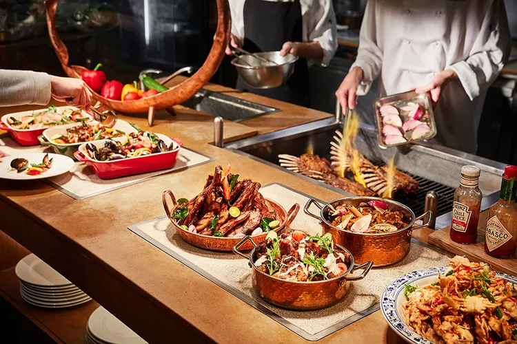 台南遠東香格里拉廣受歡迎的遠東Café自助餐券 線上旅展優惠價77折起。業者提供