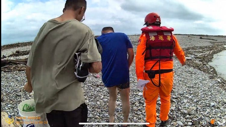 鳳凰颱風還沒走 2男冒險進入花蓮溪出海口撈魚遭開罰