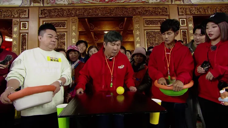 胡瓜搭檔董志成玩遊戲狂失敗。民視提供