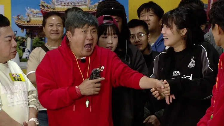 胡瓜玩遊戲玩到懷疑人生。民視提供