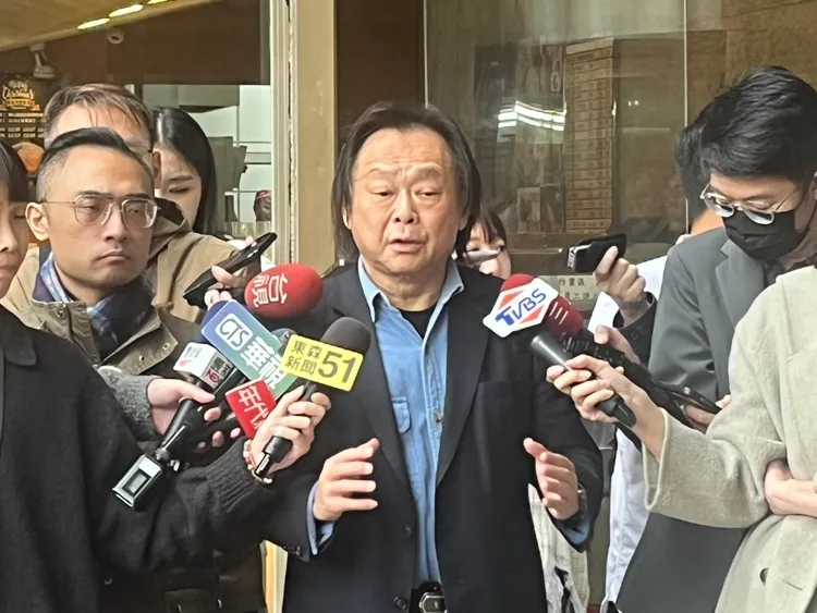 王世坚表示，何志伟参选也是奇兵，对手万万想不到。记者叶家玮摄