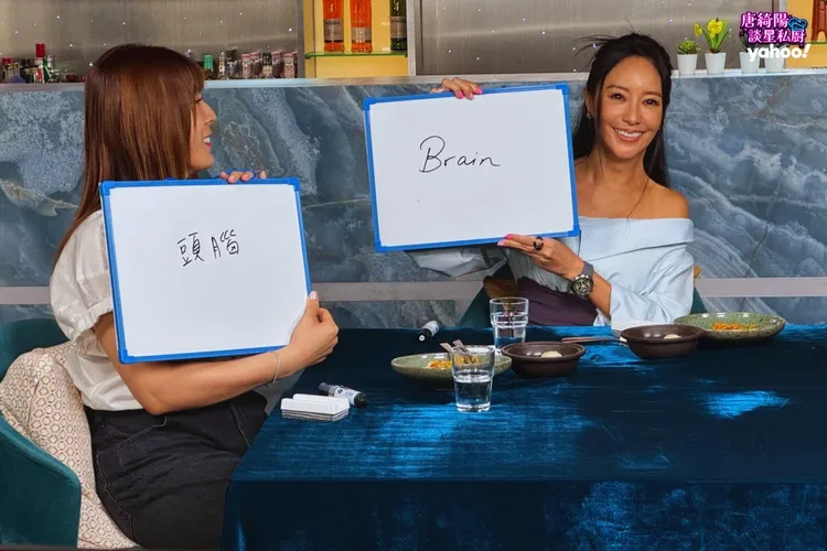 关颖（右）谈感情观时说：「人很多情感是混在一起」，左为理科太太。Yahoo唐绮阳谈星私厨提供