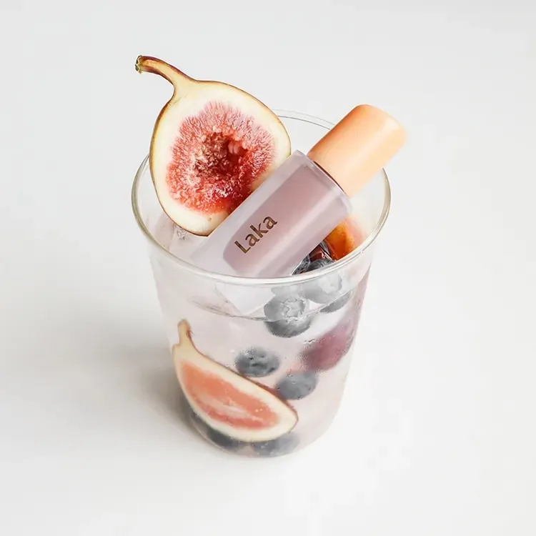 Laka果然持久水光唇釉，400元。品牌提供