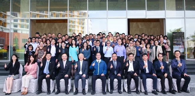 法务部长郑铭谦与廉政署肃贪人员合影。廉政署提供