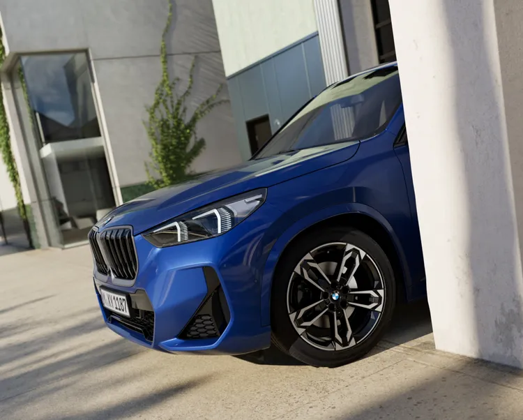 X1 sDrive18i M Sport擁有最高136匹馬力與230牛頓米的最大動力輸出，0到100 kmh加速為9.2秒；BMW X1 sDrive20i M Sport則搭配48V高效複合動力系統，擁有最高156匹馬力與240牛頓米的最大動力輸出，0到100 kmh加速8.3秒。原廠照片