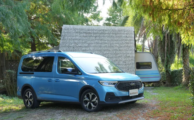 外型兼具歐系質感與戶外風格的Ford Tourneo Connect Active福特旅玩家，以靈活七人座空間、實用載物機能與舒適駕馭感，打造能兼顧家庭、休閒與商務用途的多功能休旅。黃天佑攝