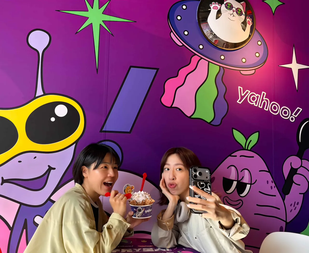 至COLD STONE任一直营门市拍下「Yahoo × COLD STONE」联名元素并分享，即有机会抽中「全新iPhone 17」。Yahoo提供