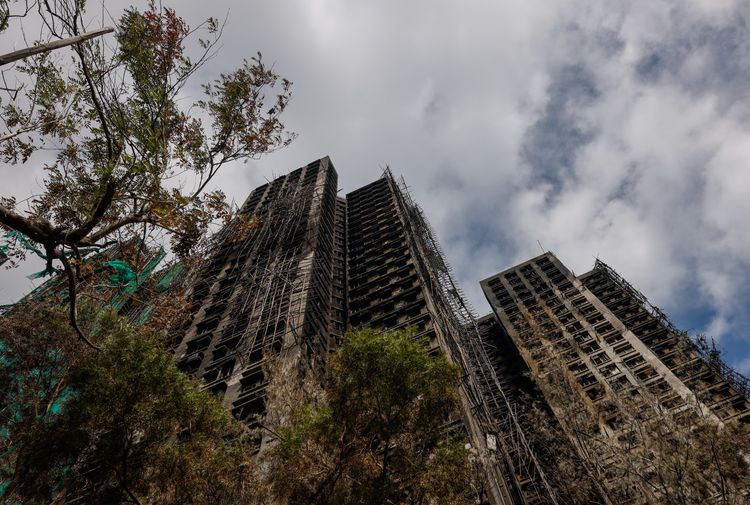 香港大火｜公公裹濕棉被、手握身分證等死　家屬自責淚崩：怕我們找不到他