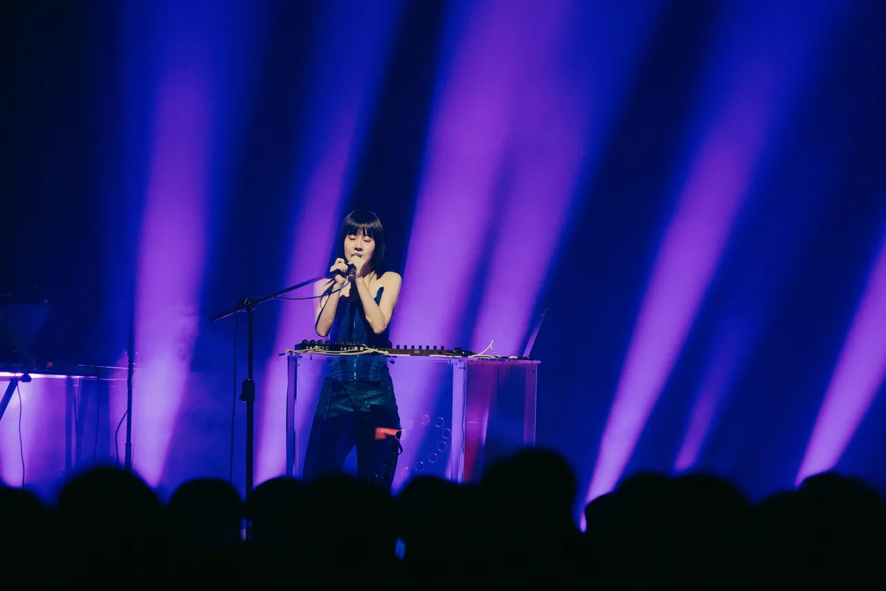 白安自认个性大变，不再如过往内向。相信音乐提供