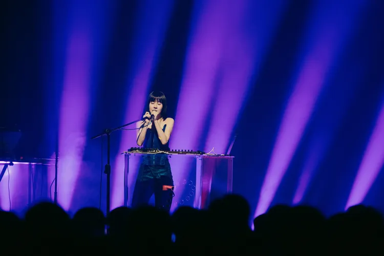 白安自認個性大變，不再如過往內向。相信音樂提供