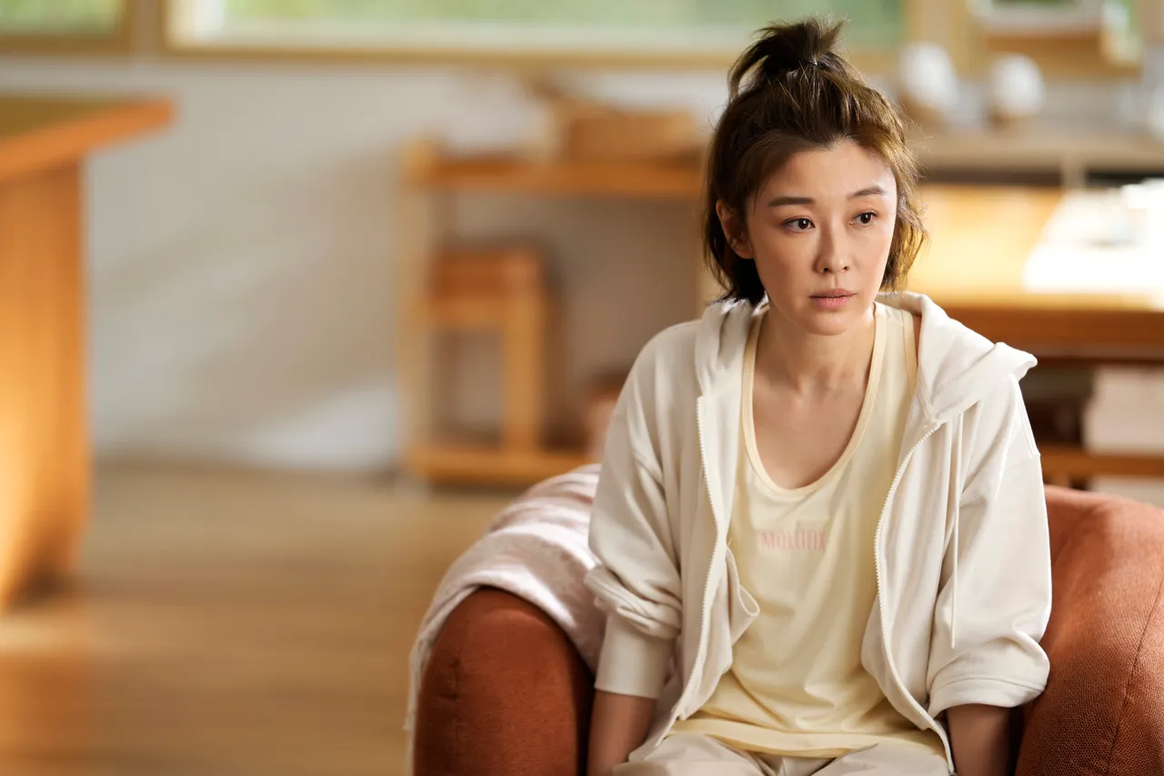 李维维回忆与杨谨华即兴对戏时，两人情绪张力满点，矛盾心境瞬间被引爆，让她差点走心。晴天影像提供