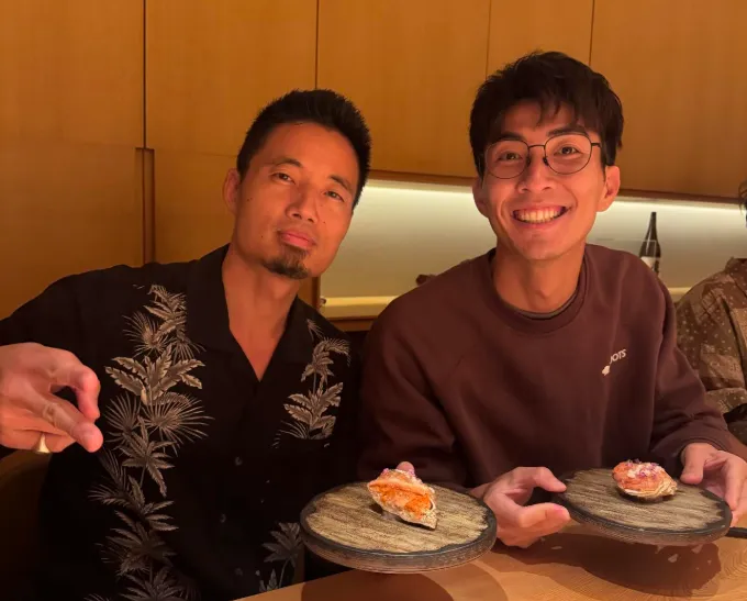 爱妮岛旅游业推手许明顺与Ian聚餐。翻摄djdemi_selfmade Threads