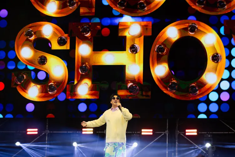 蕭煌奇登台展現地獄哏魅力。KKLIVE、混血兒娛樂提供