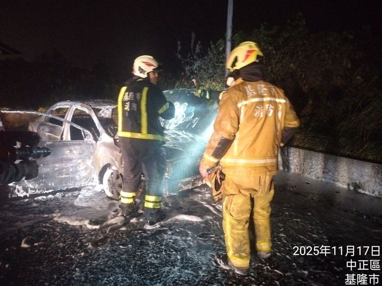 瑞芳轉運站火燒車!31歲男驚慌逃生遭火吻 現場畫面曝光