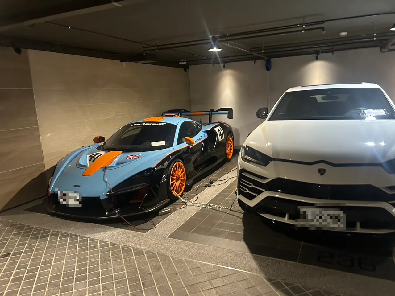 太子集團的跑車車庫有法拉利、麥卡倫、布卡迪等多部稀有跑車。翻攝畫面