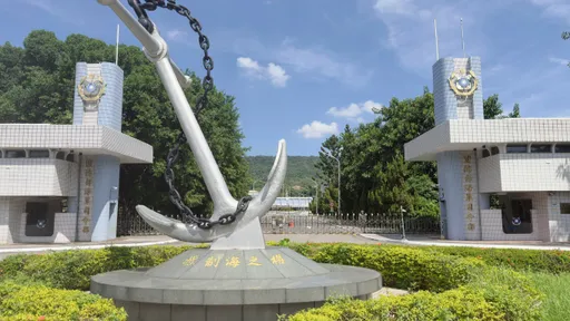 中校飞官遭爆直升机驾驶离座如厕　海军：影响飞安暂停任务派遣