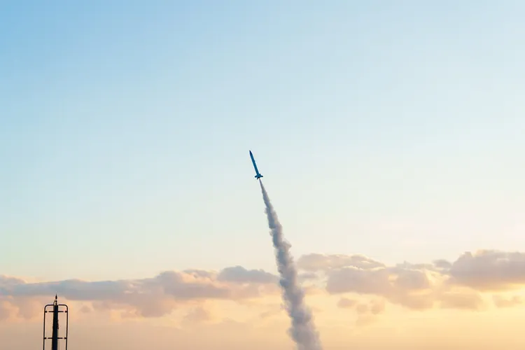 成功大學航太系「燃燒與推進實驗室」協同太空推進研究社研製AfterLight 1科研火箭，22日上午6時30分於旭海科研火箭發射場發射升空。國家太空中心提供