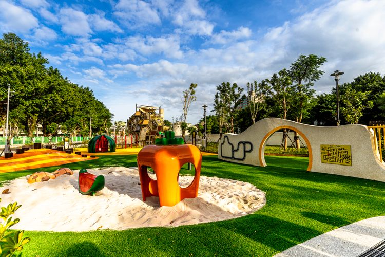 雜樹林、菜園變身「快樂公園」　侯友宜親啟地景沙坑、遊戲塔與親子同樂