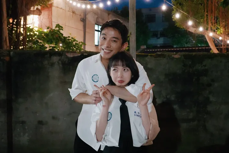 初孟軒（後）化身恐怖情人。小公視提供