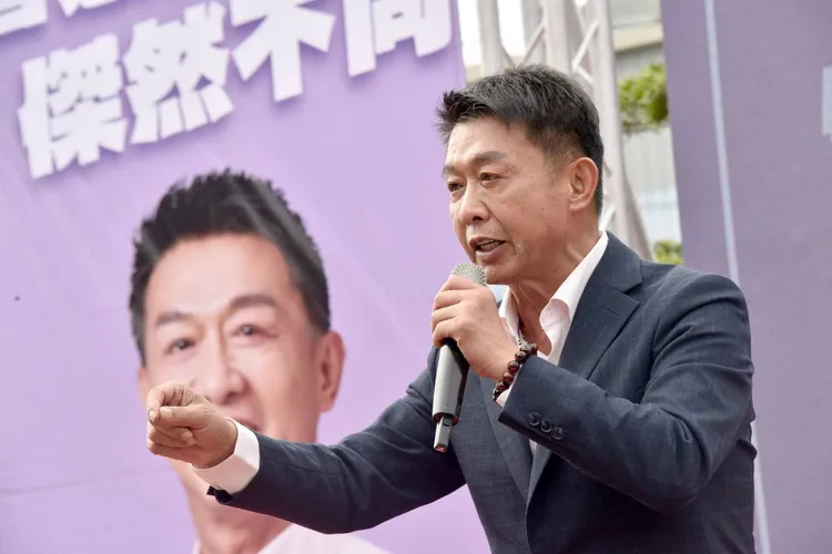 許智傑30日於路竹天后宮舉辦「市民見說明會」。翻攝畫面