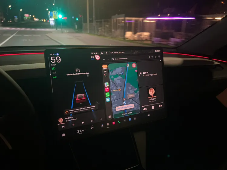 特斯拉准备开放CarPlay。翻摄自X @TeslaAndroid