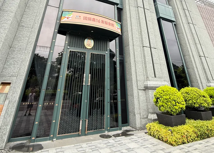 「國揚鉑御」有在京城指標豪宅「京城天贊」承租店面跟購屋族互動，原先要舉辦大型說明會，最終因故取消。葉家銘攝