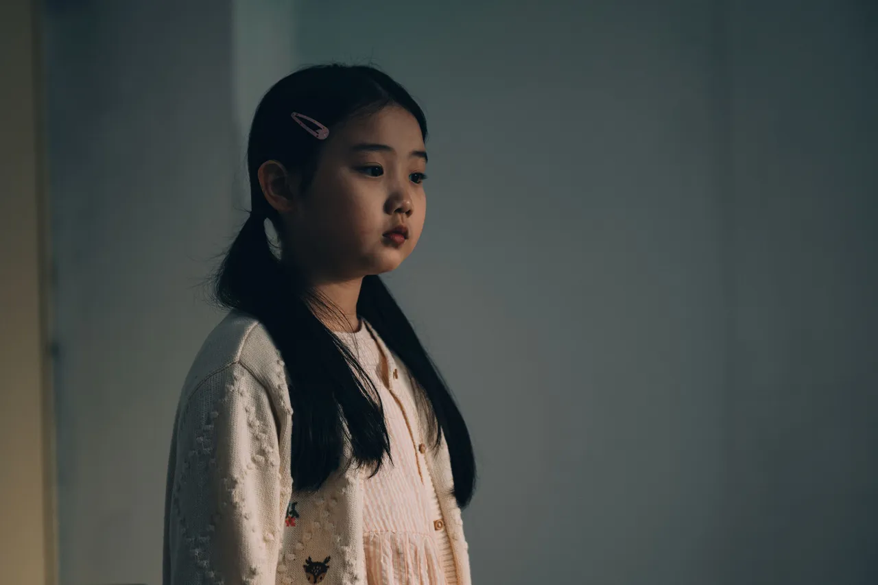 叶子绮戏里遭到家暴。公视提供