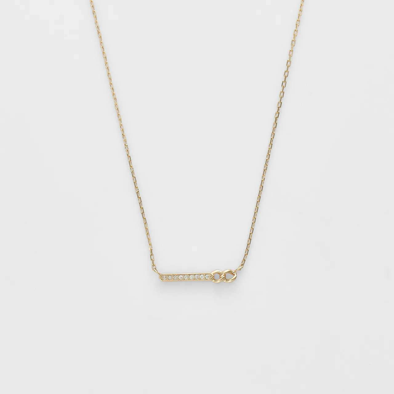 agete無限光芒鑽石項鍊，1萬5700元。品牌提供