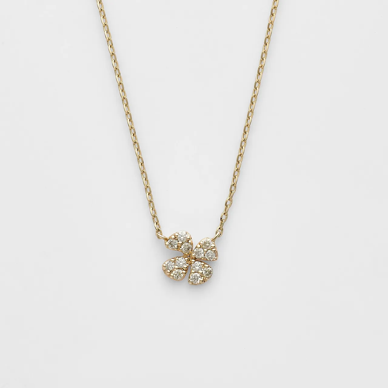 agete四葉幸福鑽石項鍊，1萬5700元。品牌提供