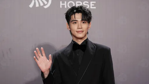 金马红毯｜王品澔鬼打墙撇沾人妻简廷芮　被问「粿王结婚」反应曝